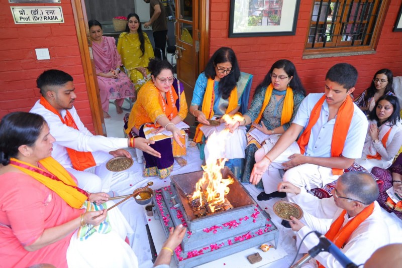 Students at Hans Raj College